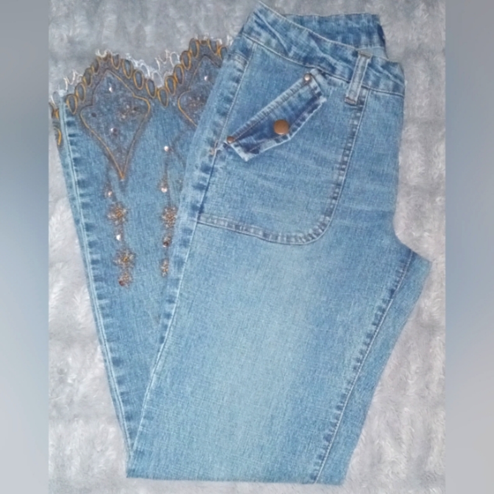 Vgt Jazzie Blue Jeans W/ Embroidery On The Legs Size 6